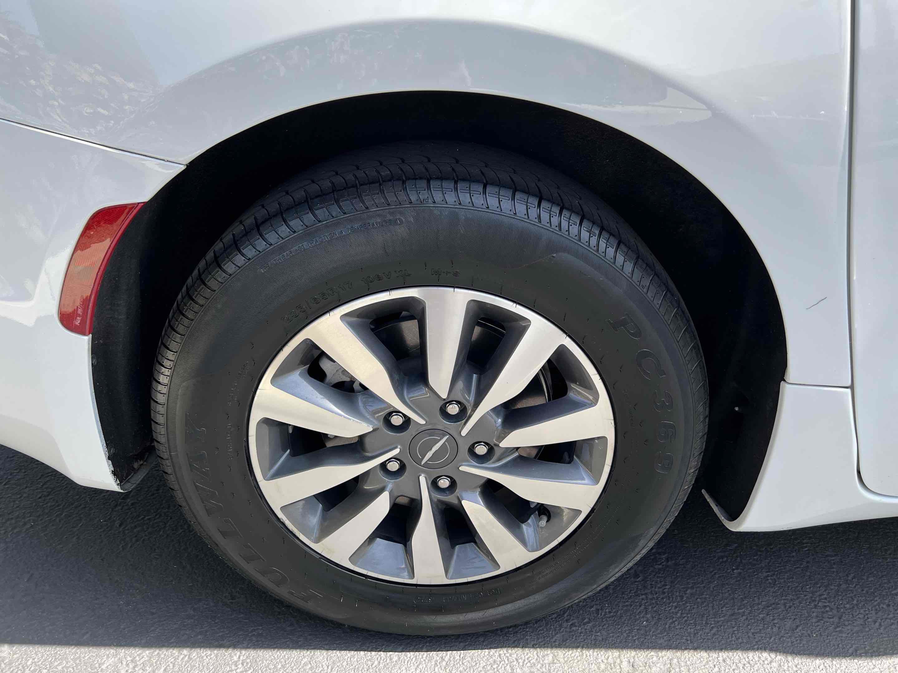 Used 2023 Chrysler Pacifica Touring-L FWD image 74
