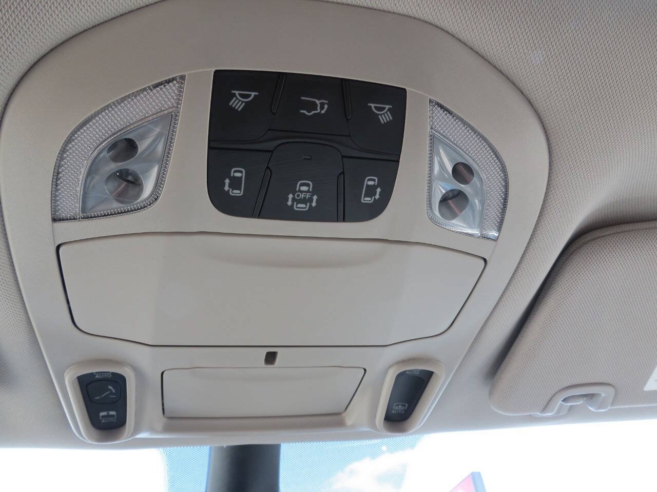 Used 2024 Chrysler Pacifica Limited w/ Trailer Tow Group FWD image 26