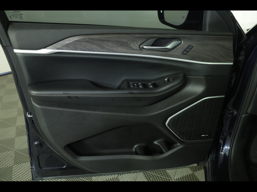 Certified 2023 Jeep Grand Cherokee L Limited w/ Luxury Tech Group II AWD/4WD image 25