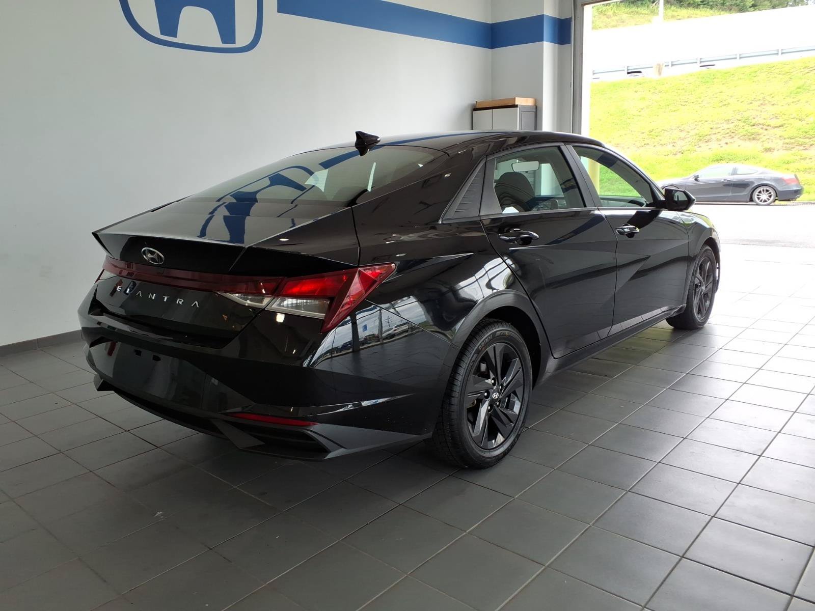 Certified 2023 Hyundai Elantra SEL w/ Preferred Accessory Package FWD image 5