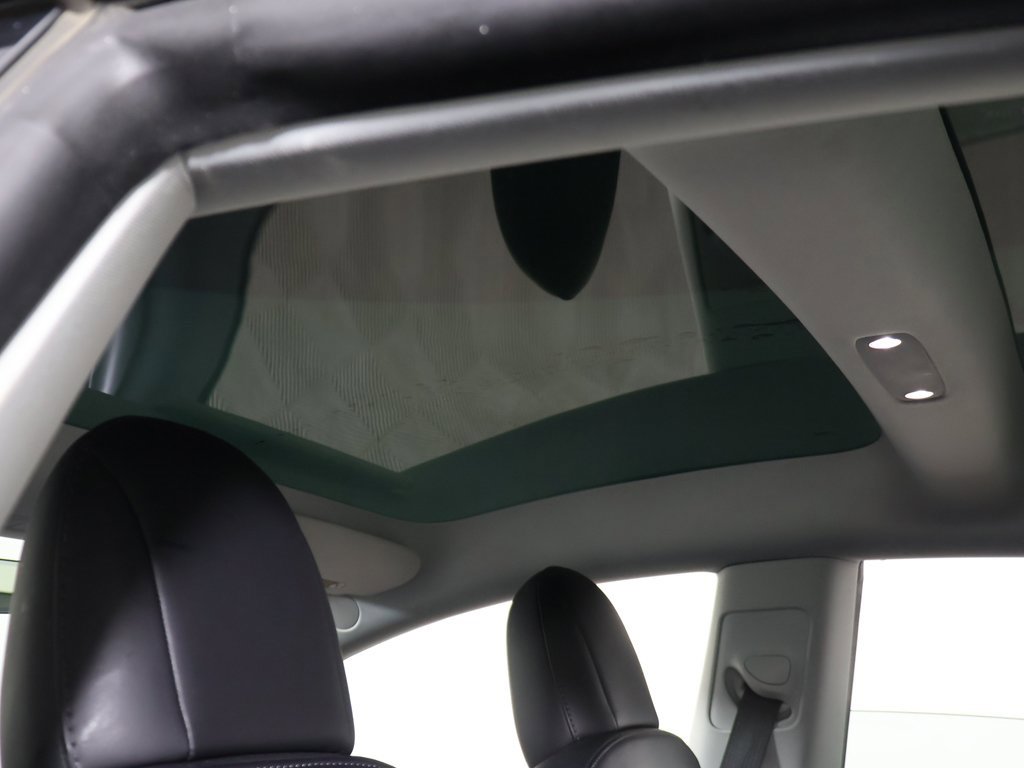 Used 2023 Tesla Model 3 Standard Range image 18