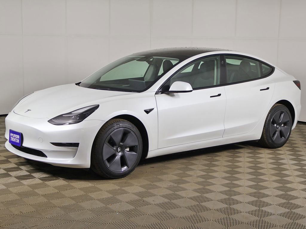 Used 2023 Tesla Model 3 Standard Range image 9