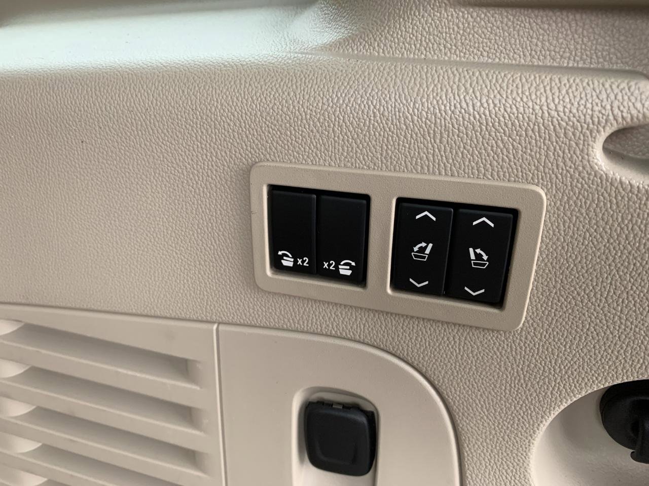 Used 2015 Cadillac Escalade ESV Premium image 36
