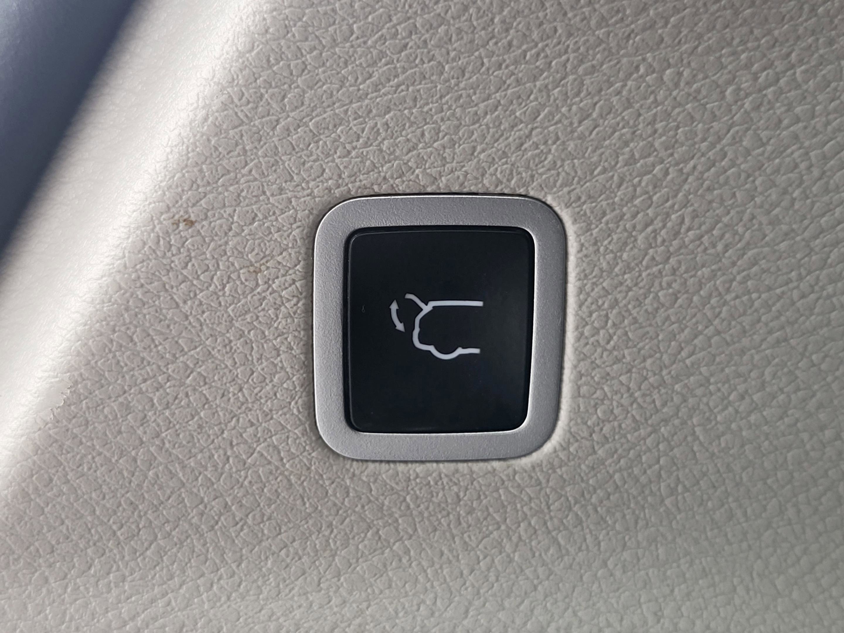 Used 2023 Chrysler Pacifica Touring-L AWD/4WD image 22