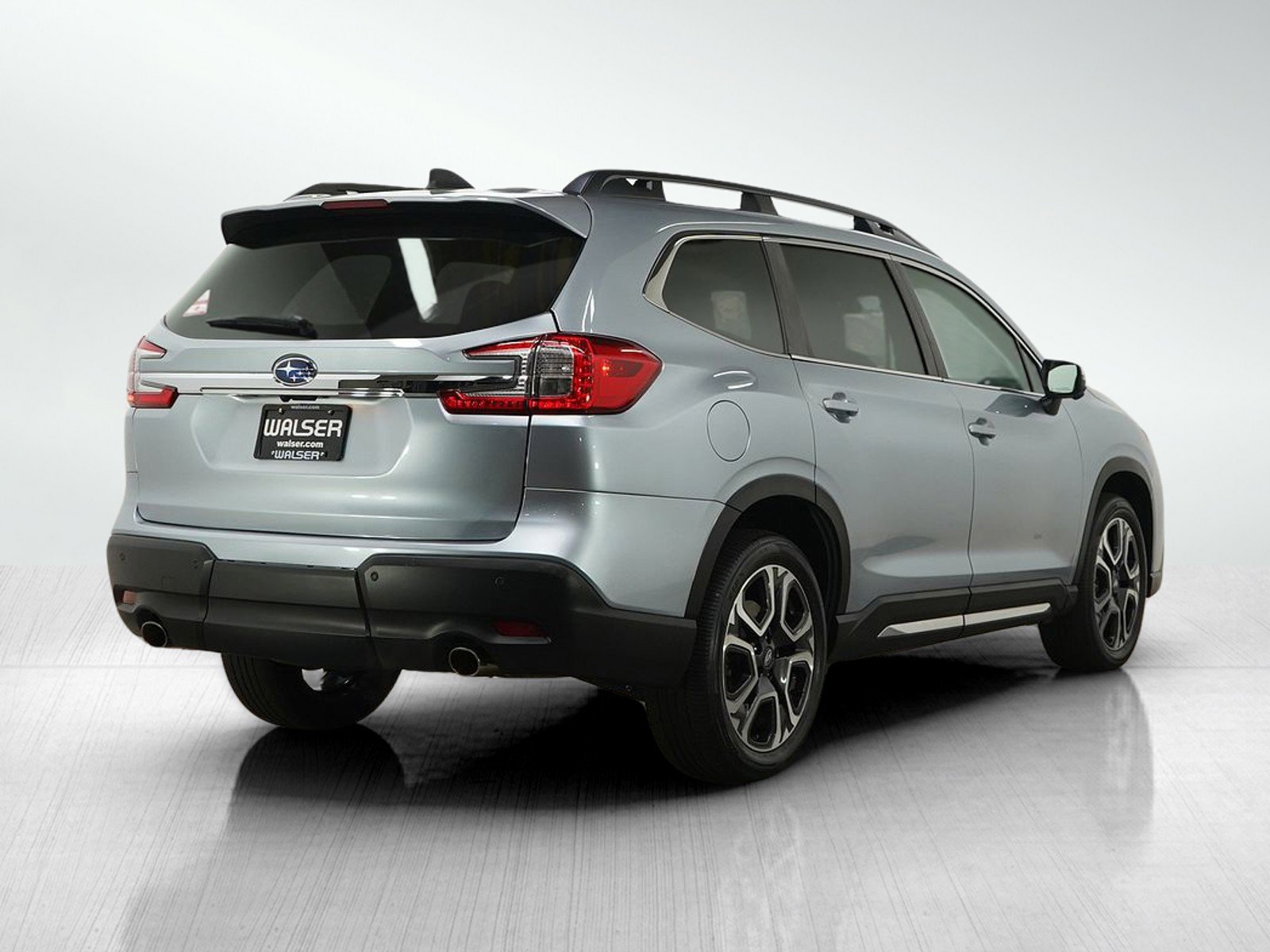 Used 2023 Subaru Ascent Limited w/ Technology Package AWD/4WD image 5