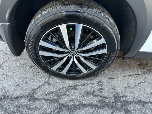 Used 2025 Nissan Pathfinder Platinum AWD/4WD image 13