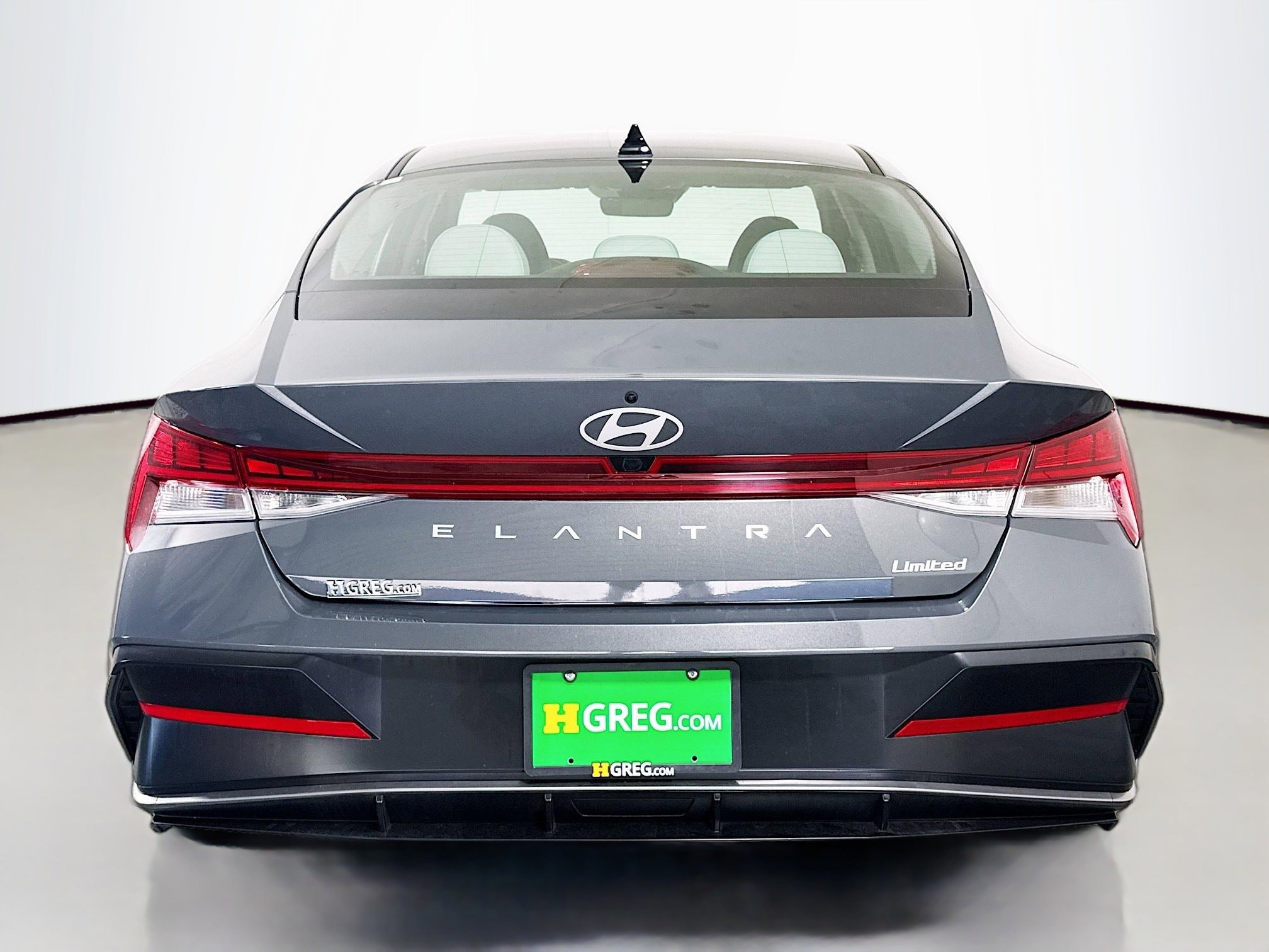Used 2025 Hyundai Elantra Limited image 8