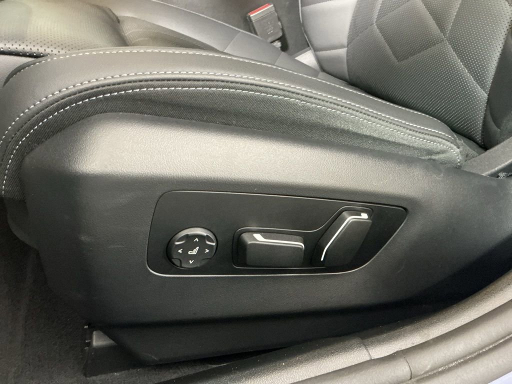 Certified 2025 BMW 530i w/ Premium Package RWD image 21