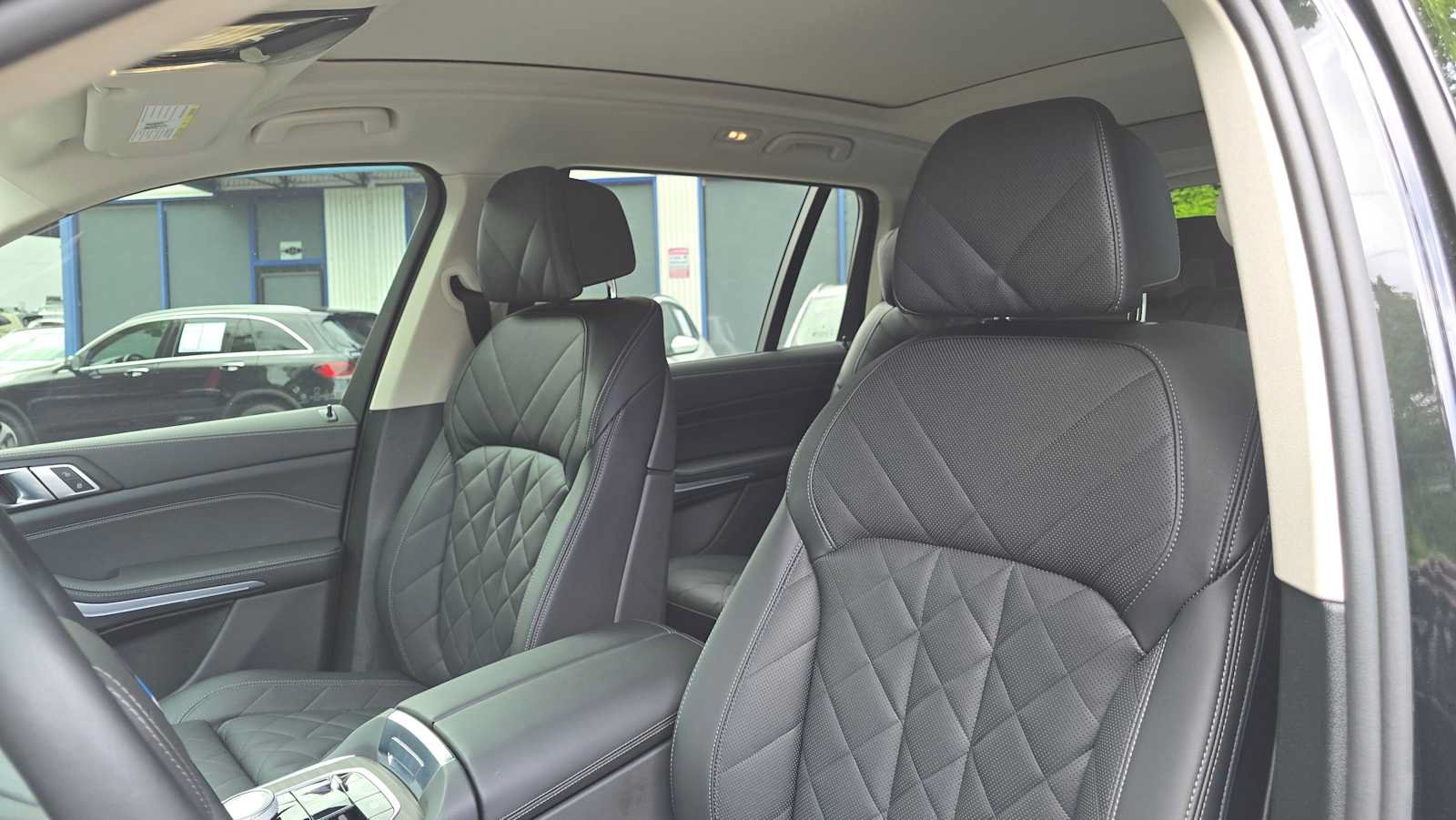 Used 2025 BMW X7 xDrive40i w/ Premium Package AWD/4WD image 22