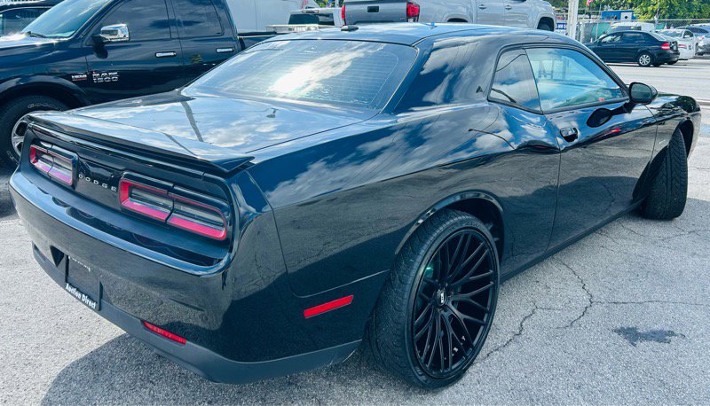 Used 2017 Dodge Challenger R/T image 5