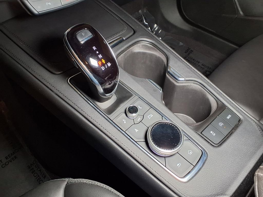 Certified 2025 Cadillac XT4 Premium Luxury AWD/4WD image 7