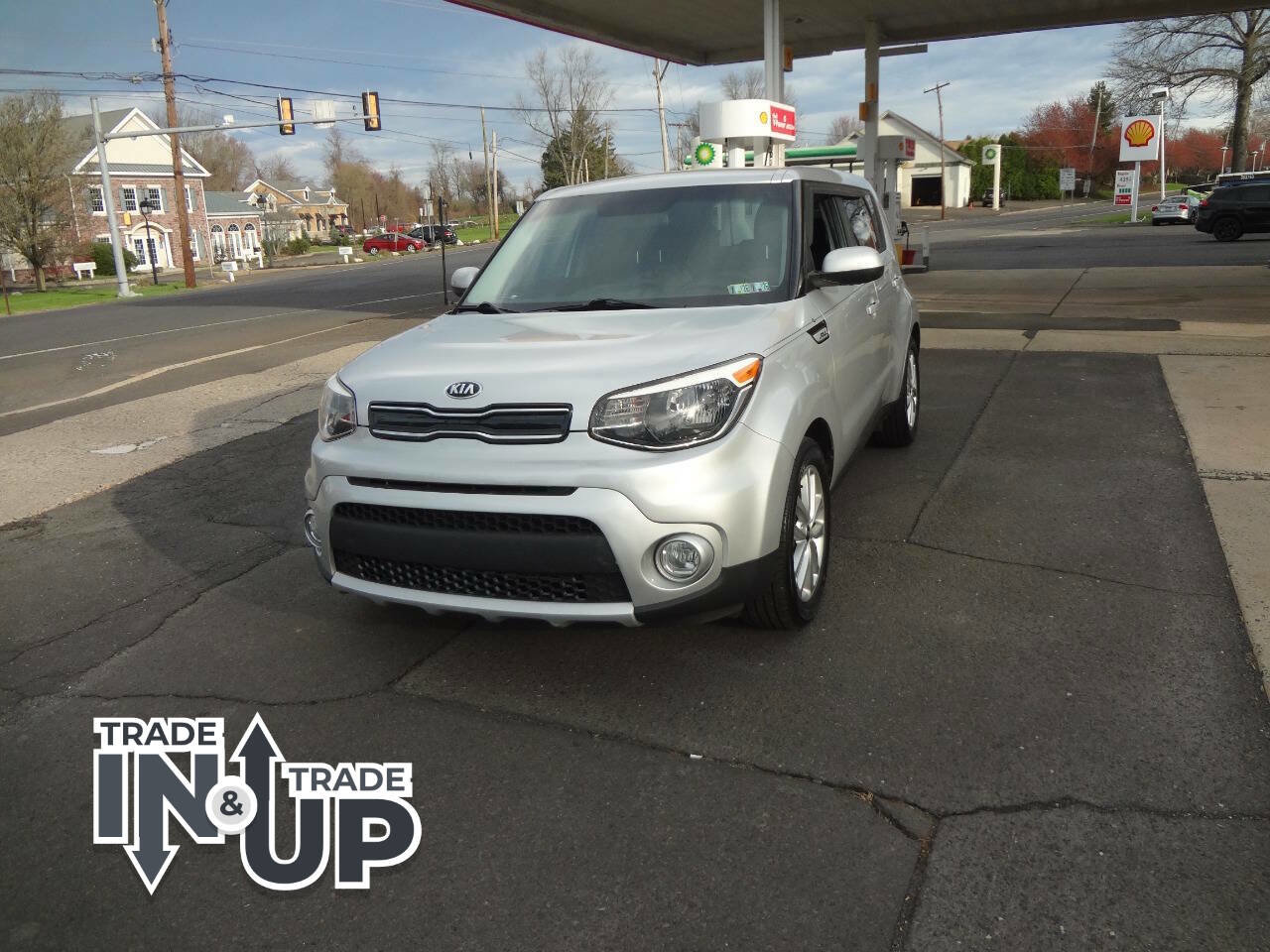 Used 2017 Kia Soul + image 1