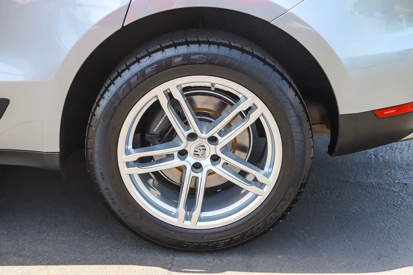 Used 2020 Porsche Macan AWD/4WD image 11