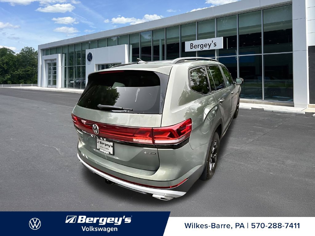 Used 2024 Volkswagen Atlas Peak Edition SEL AWD/4WD image 10