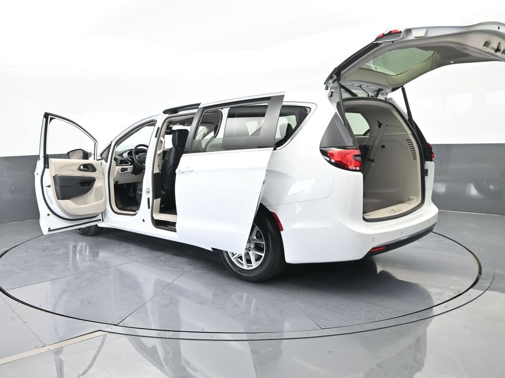 Used 2023 Chrysler Pacifica Touring-L image 74