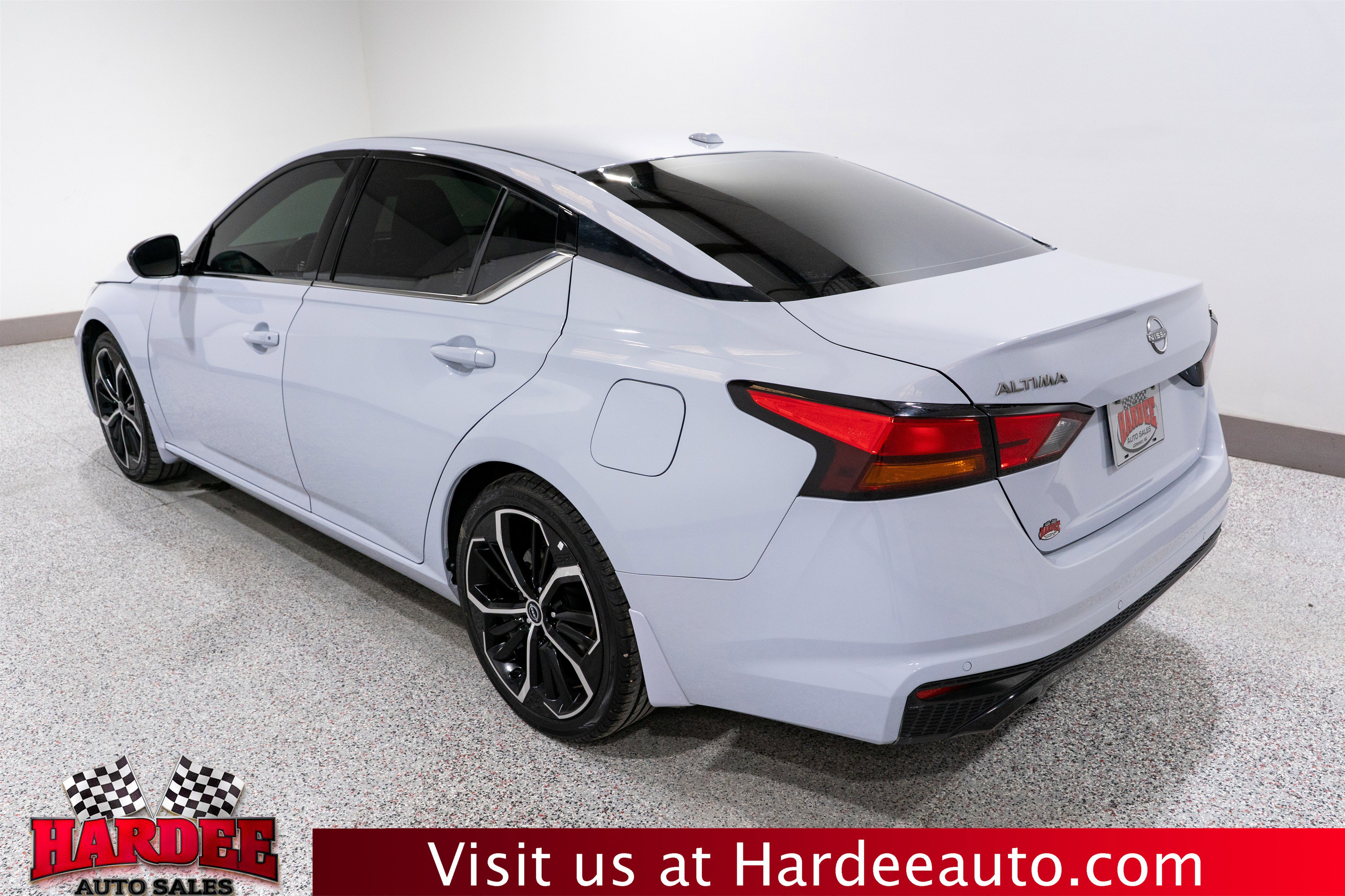 Used 2024 Nissan Altima 2.5 SR FWD image 3
