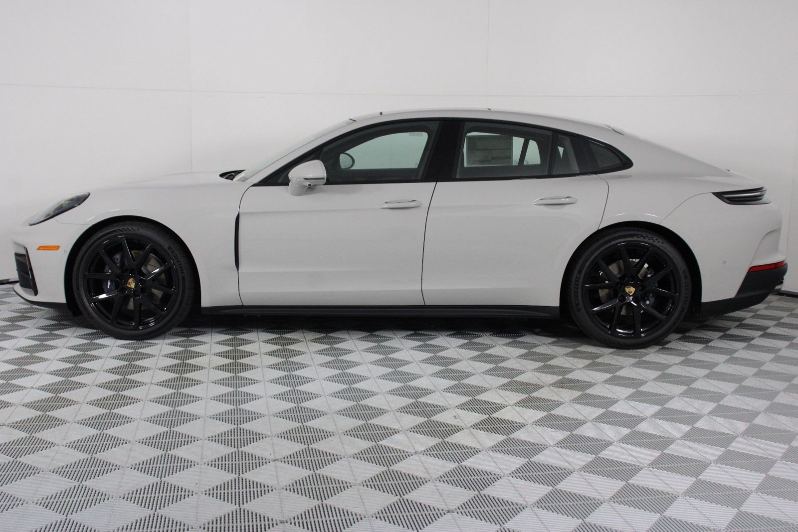 New 2026 Porsche Panamera RWD image 2