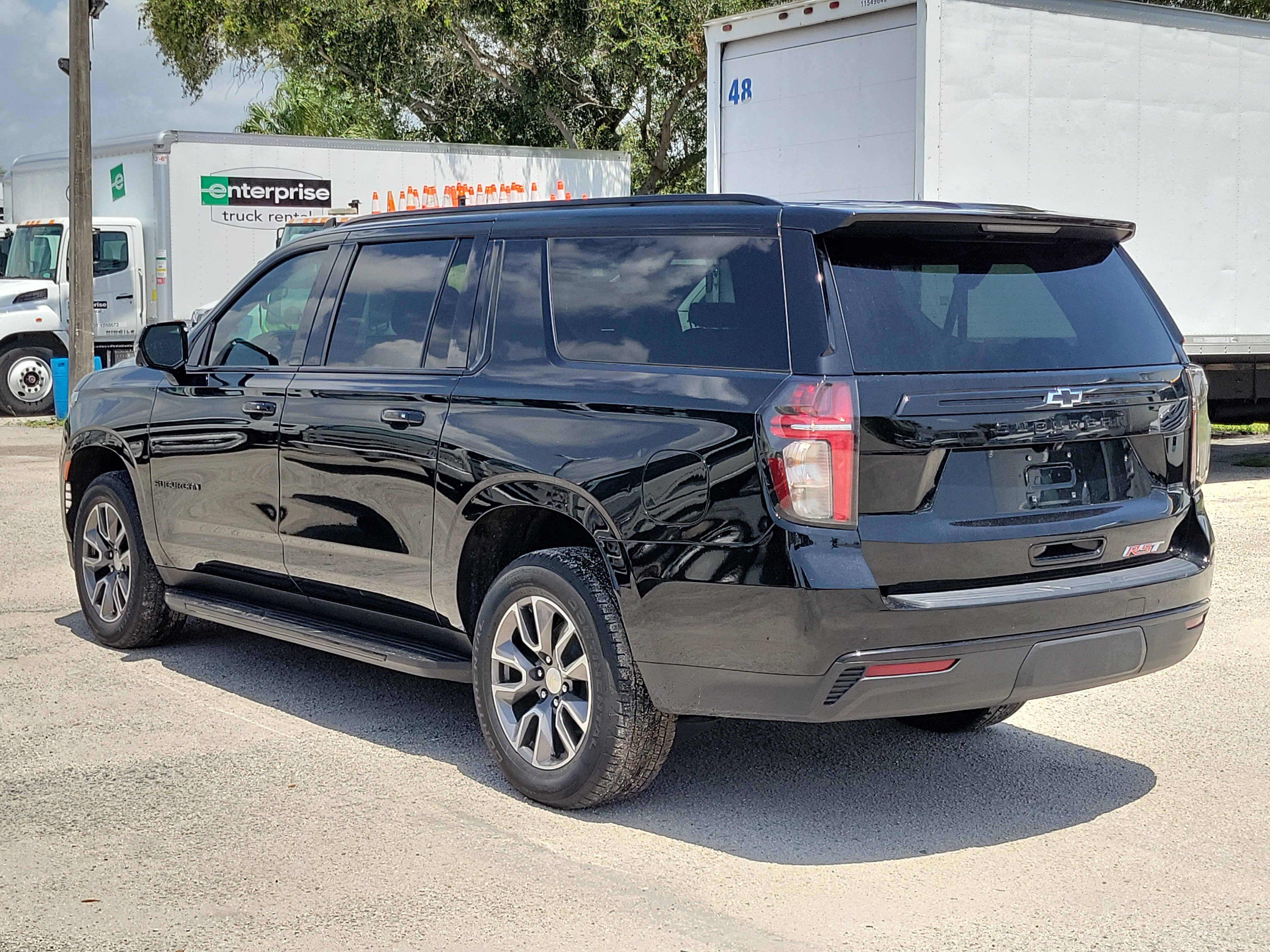 Used 2023 Chevrolet Suburban RST w/ Luxury Package RWD image 5
