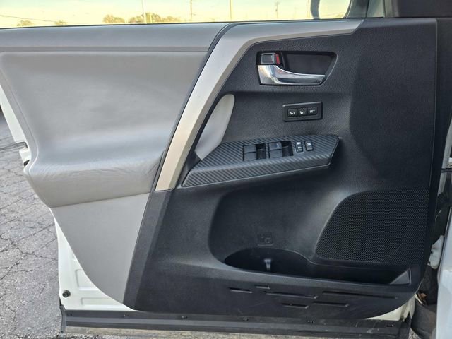 Used 2013 Toyota RAV4 Limited AWD/4WD image 28