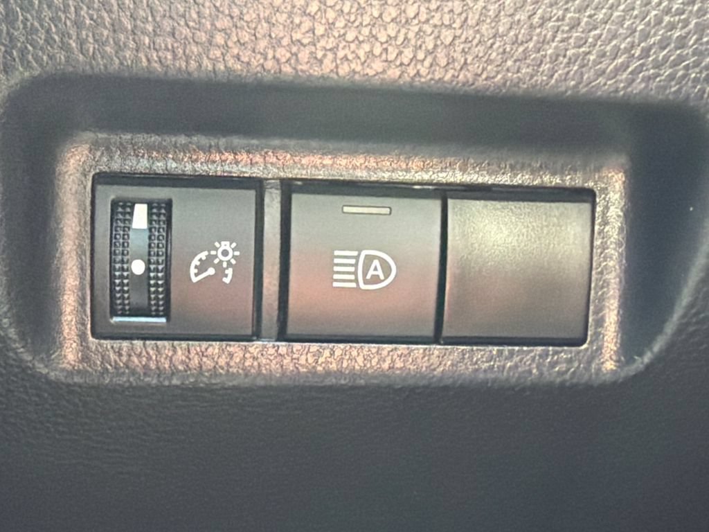 Used 2025 Toyota RAV4 LE AWD/4WD image 35