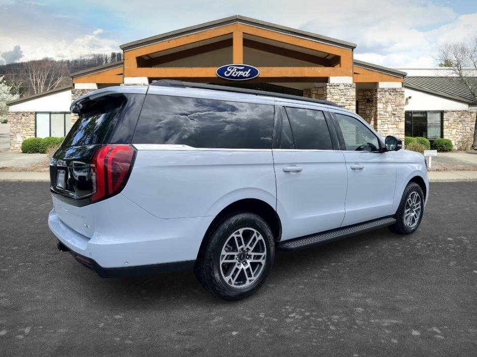 Used 2025 Ford Expedition Max Active AWD/4WD image 5