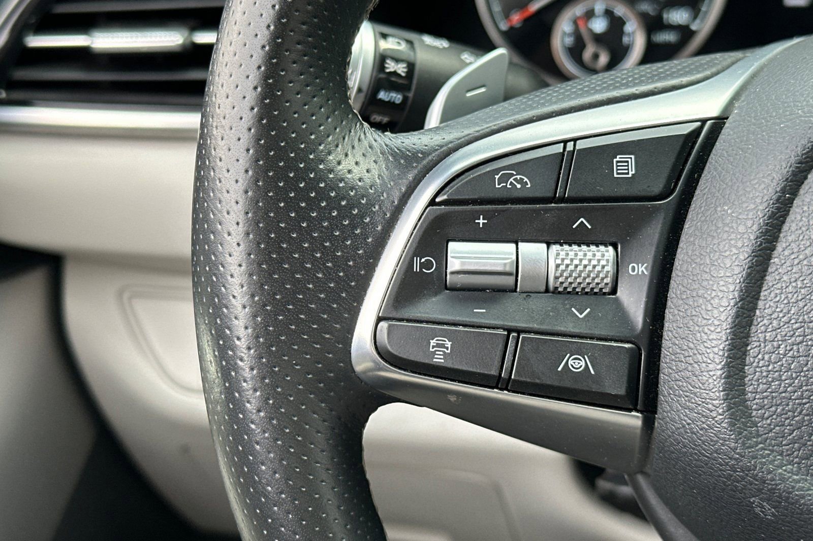 Used 2025 Genesis G70 2.5T image 28