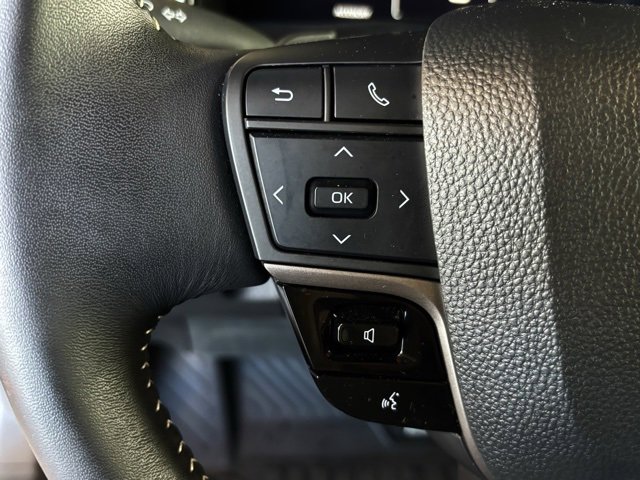 Used 2025 Toyota Camry SE image 23