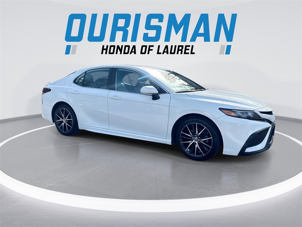 Used 2023 Toyota Camry SE image 2