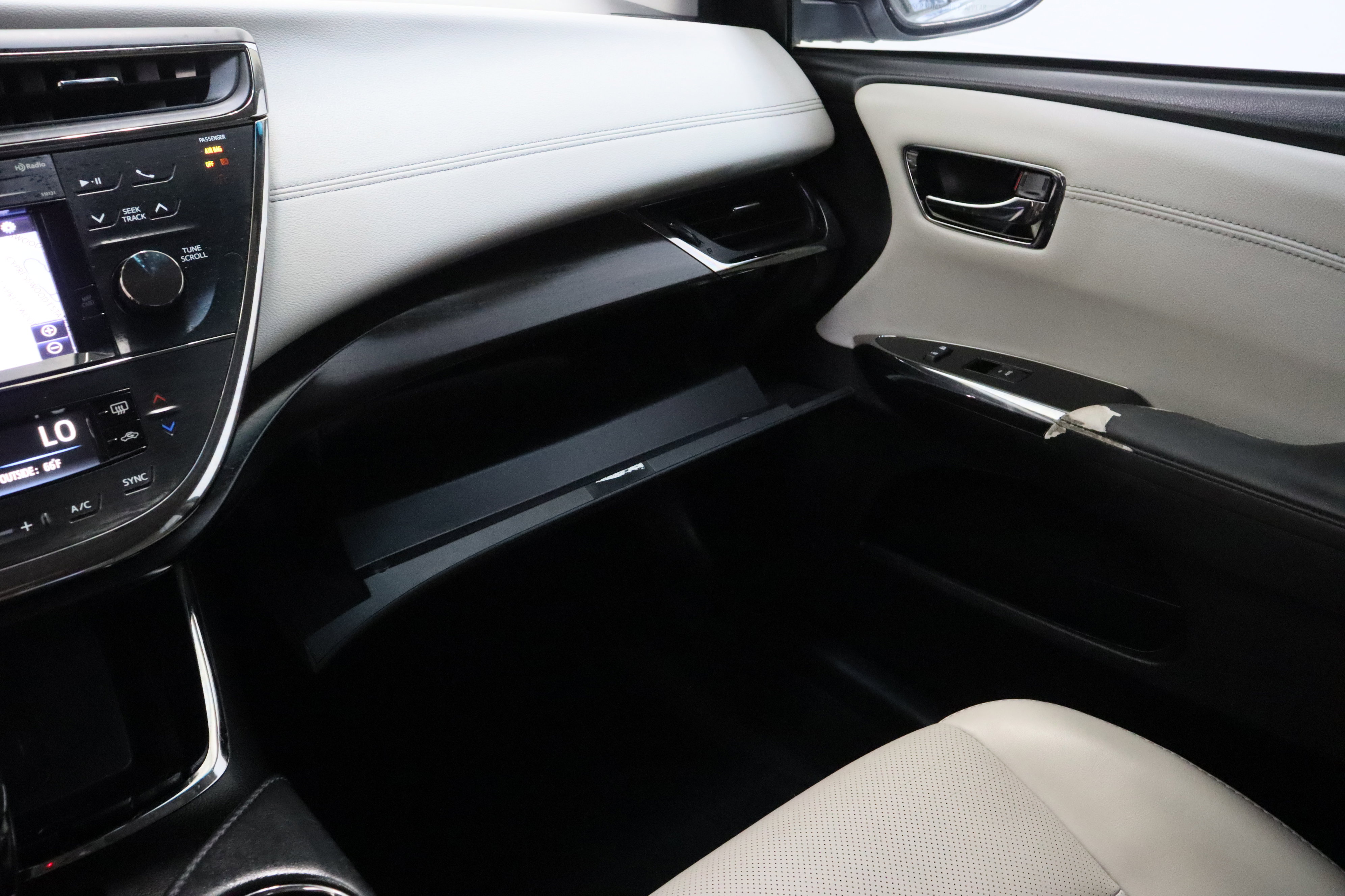 Used 2018 Toyota Avalon Limited FWD image 26