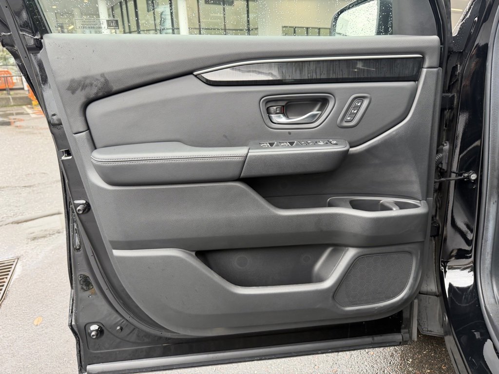 Used 2025 Honda Pilot Elite image 11