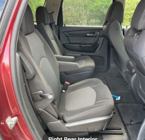 Used 2017 Chevrolet Traverse LT w/ Style and Technology Package image 12