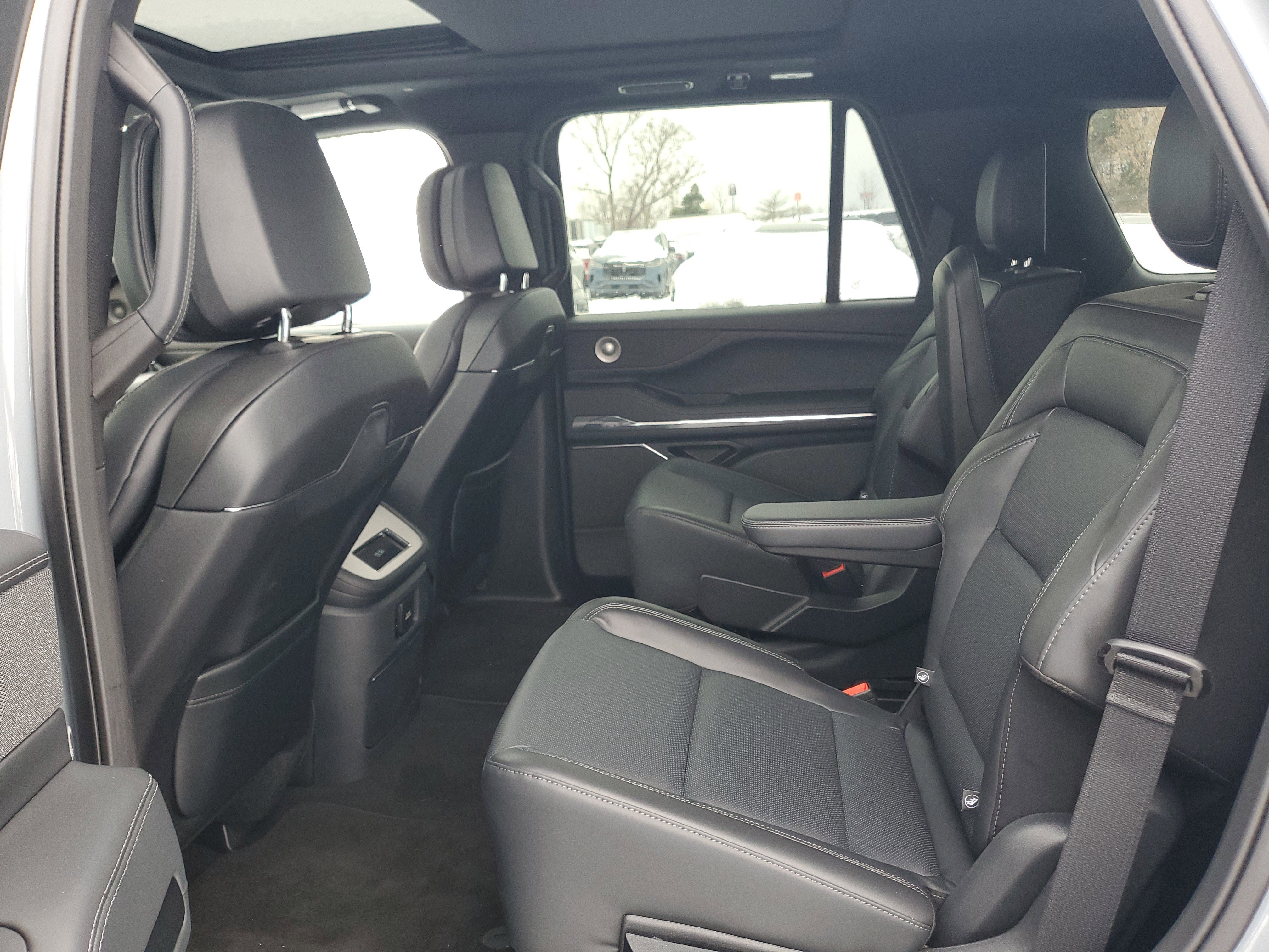 New 2025 Lincoln Navigator Reserve w/ Jet Appearance Package image 27
