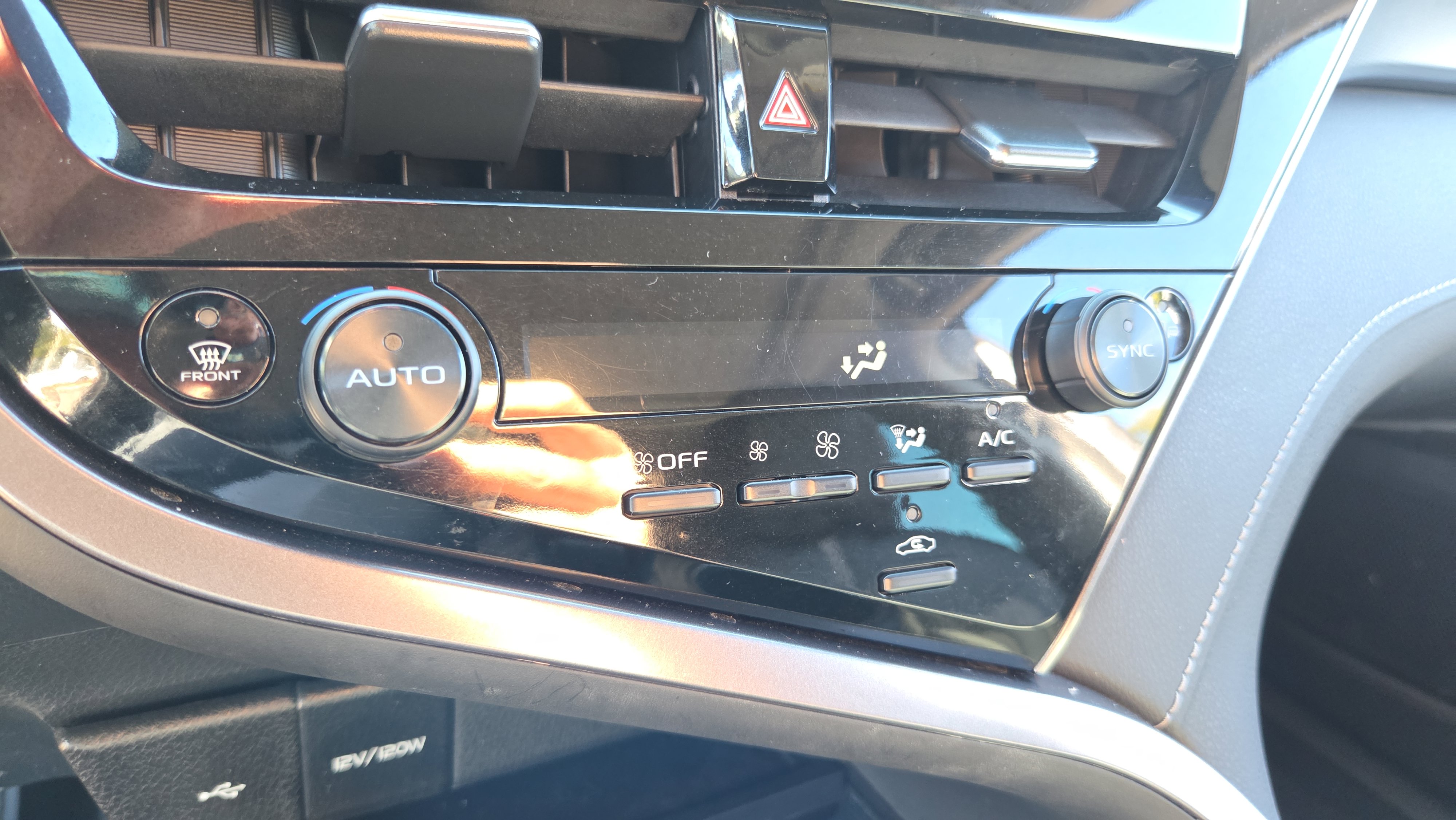 Used 2024 Toyota Camry SE w/ Convenience Package image 20