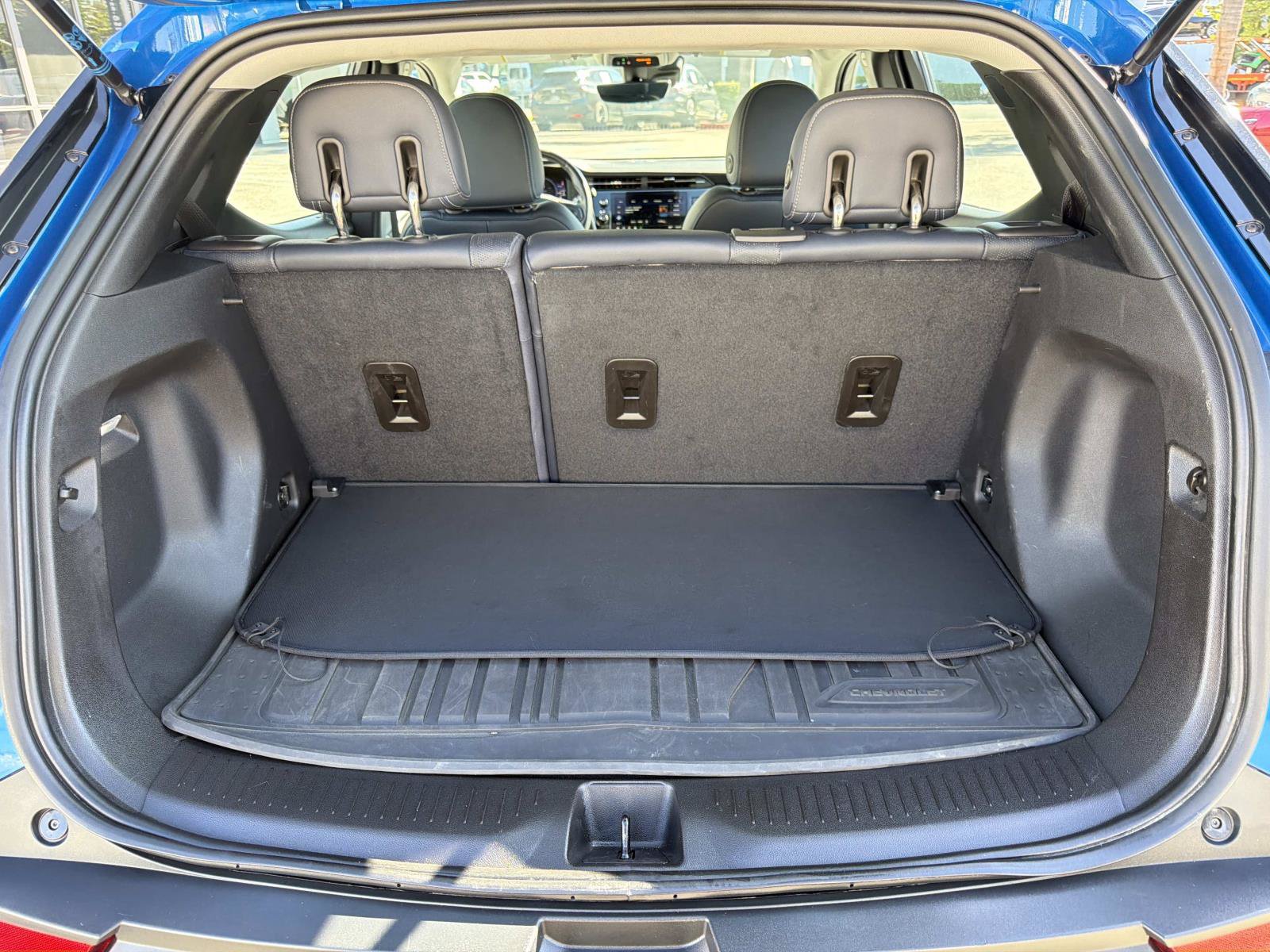 Used 2023 Chevrolet Bolt EUV Premier FWD image 5