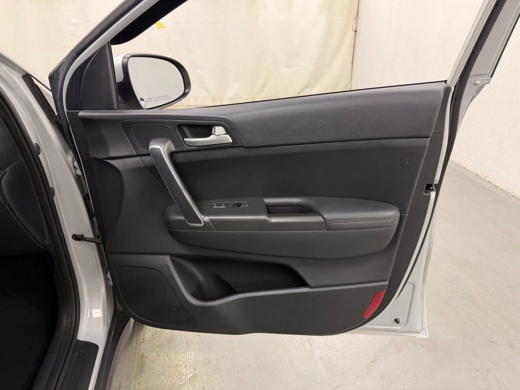 Used 2018 Kia Sportage LX image 9