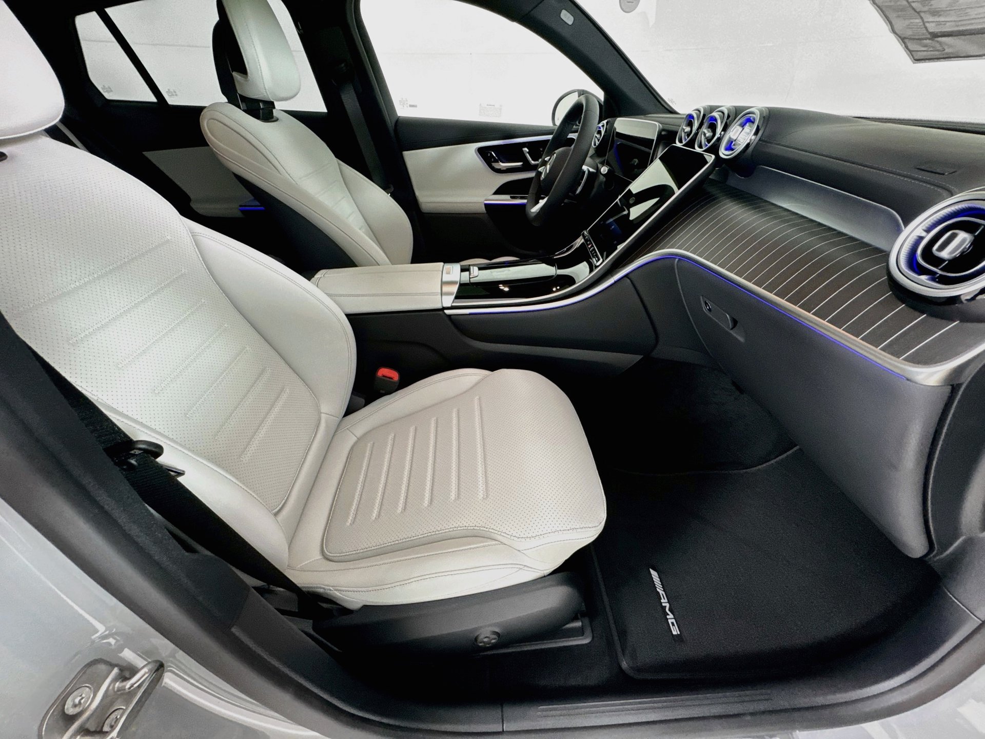 New 2027 Mercedes-Benz GLC 300 4MATIC image 31