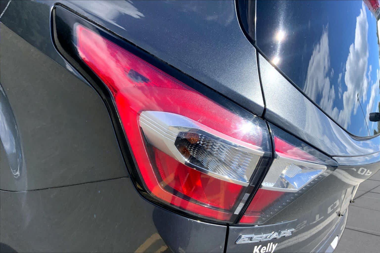 Used 2017 Ford Escape Titanium AWD/4WD image 29