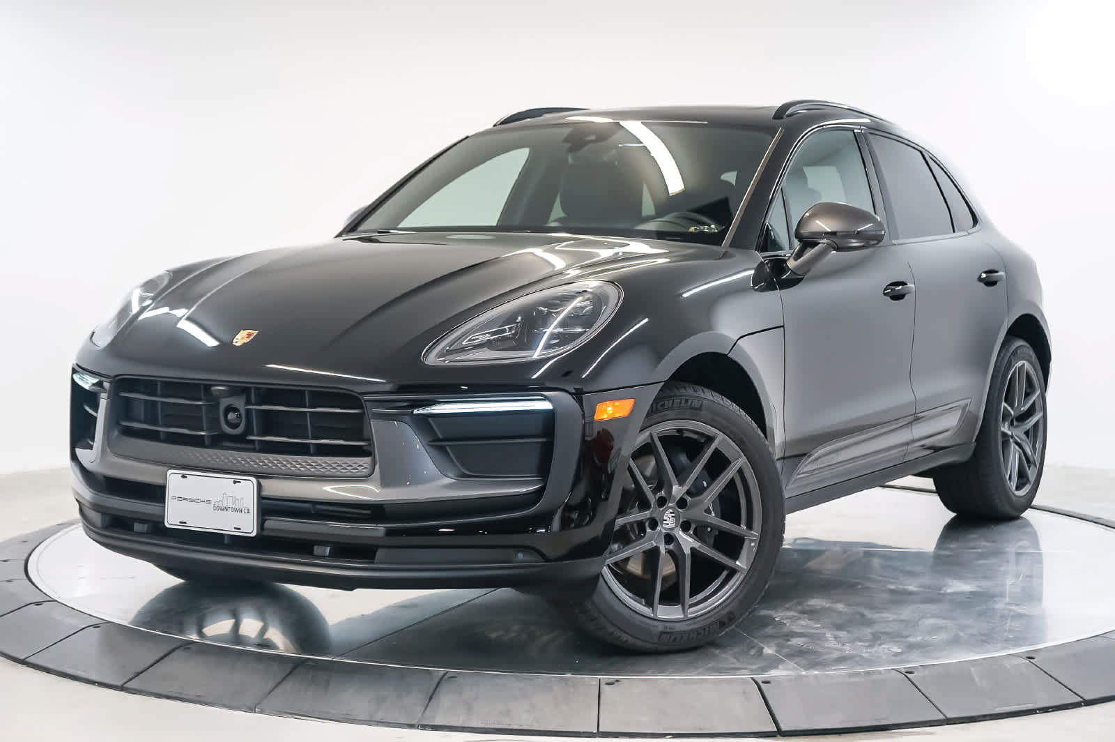 Certified 2026 Porsche Macan Turbo AWD/4WD image 1