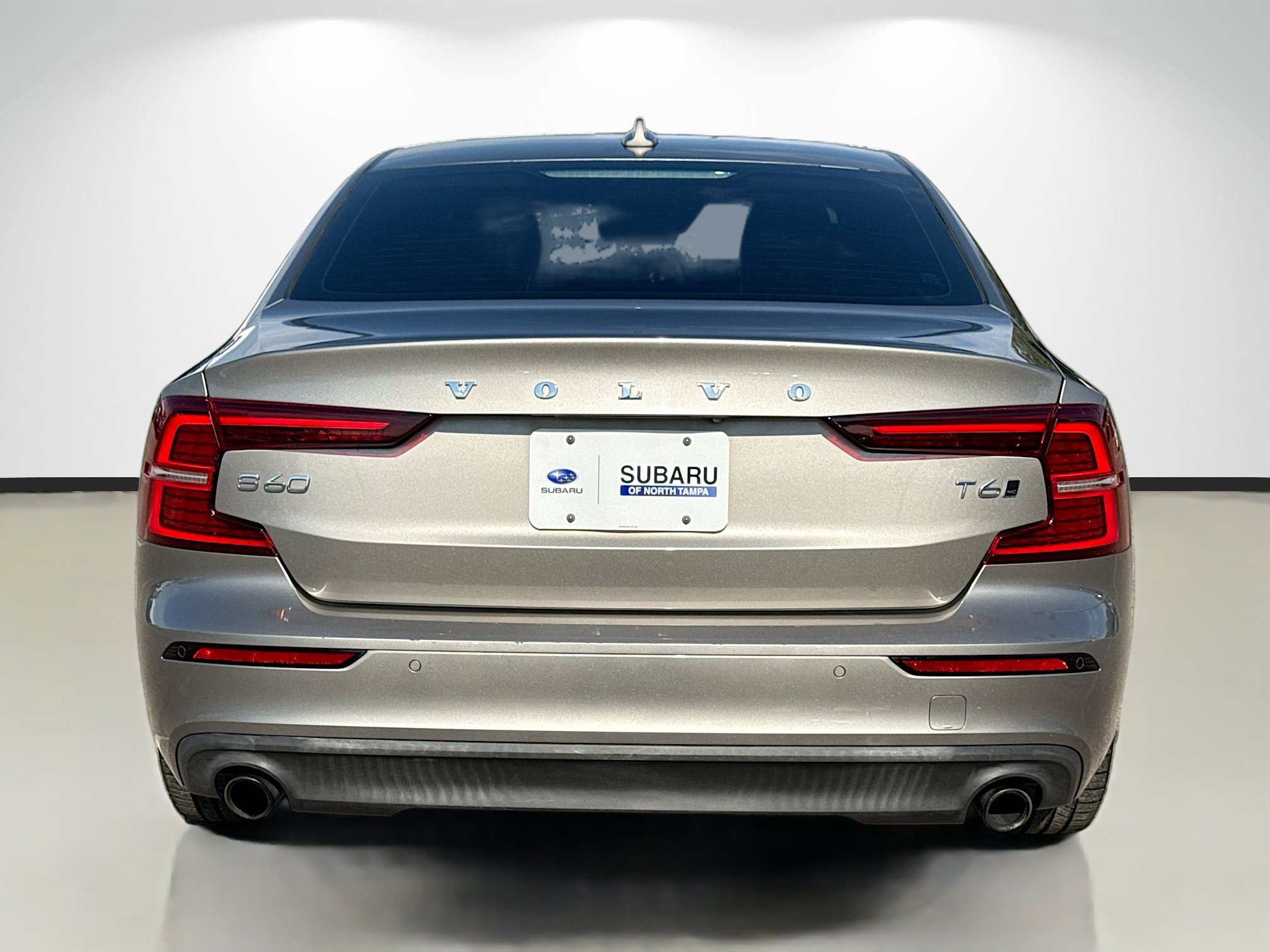 Used 2020 Volvo S60 T6 Momentum image 4