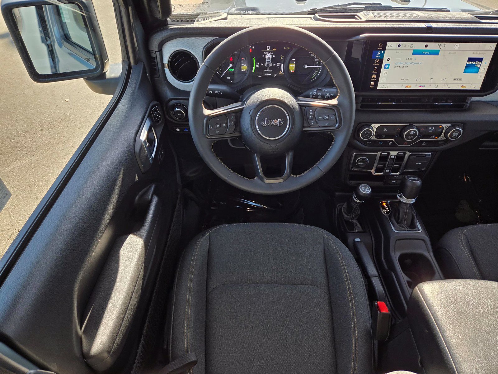 Used 2024 Jeep Wrangler Unlimited AWD/4WD image 17