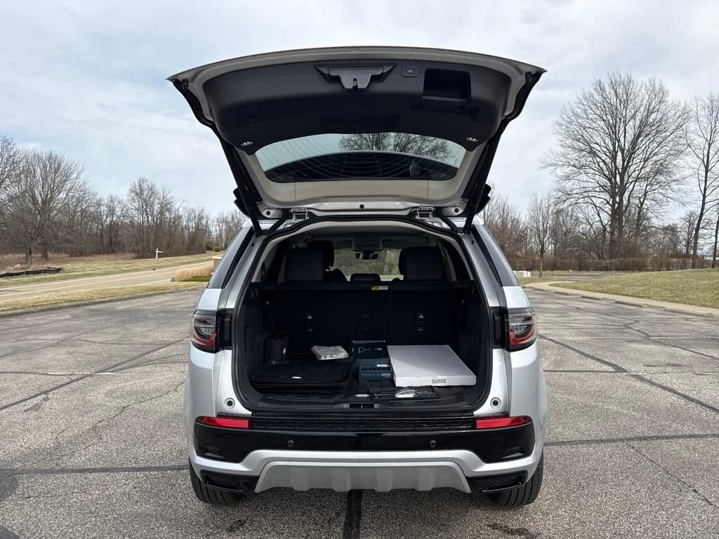 New 2025 Land Rover Discovery Sport S image 9