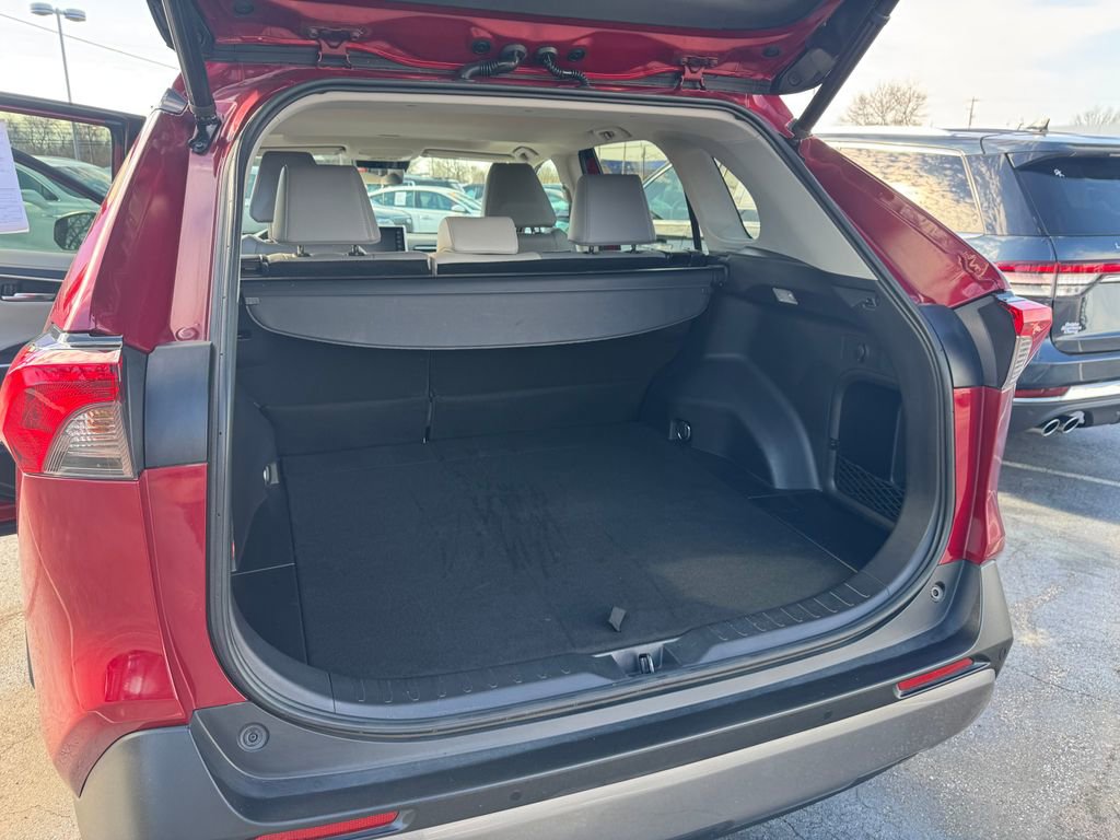 Used 2020 Toyota RAV4 Limited image 31