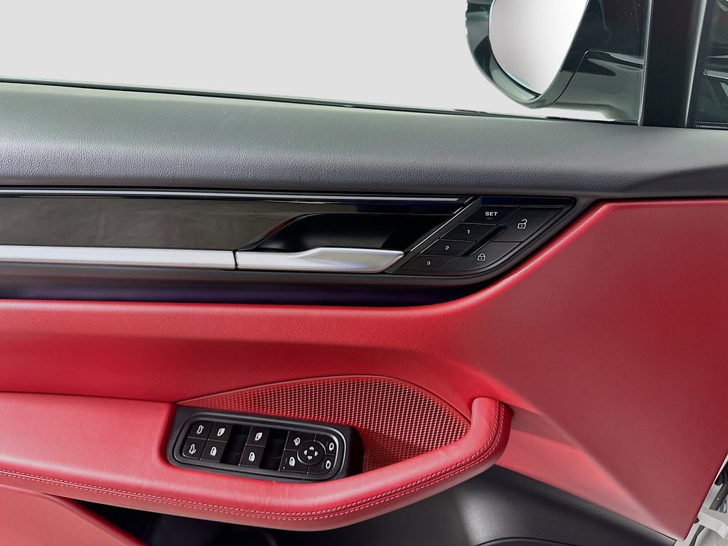 Used 2025 Porsche Macan 4S Electric image 20