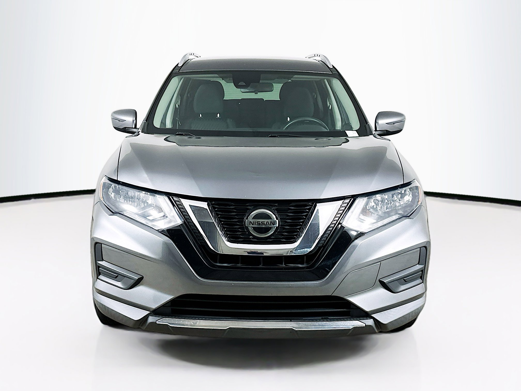 Used 2019 Nissan Rogue SV image 2