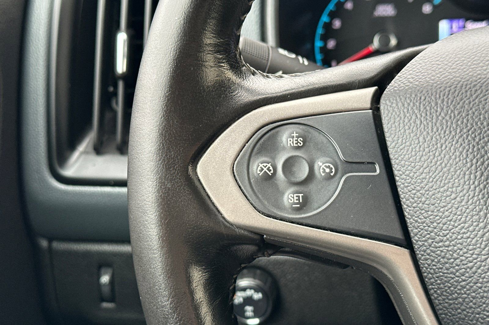 Used 2018 Chevrolet Colorado Z71 w/ Z71 Midnight Edition image 29