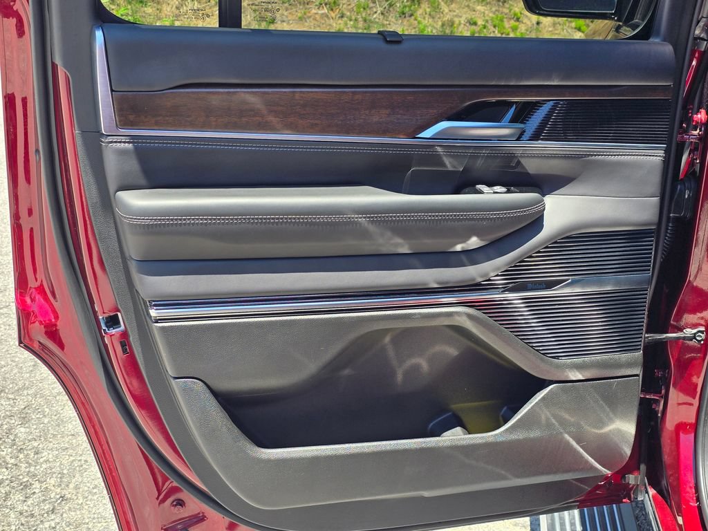 Used 2025 Jeep Grand Wagoneer 4WD image 47