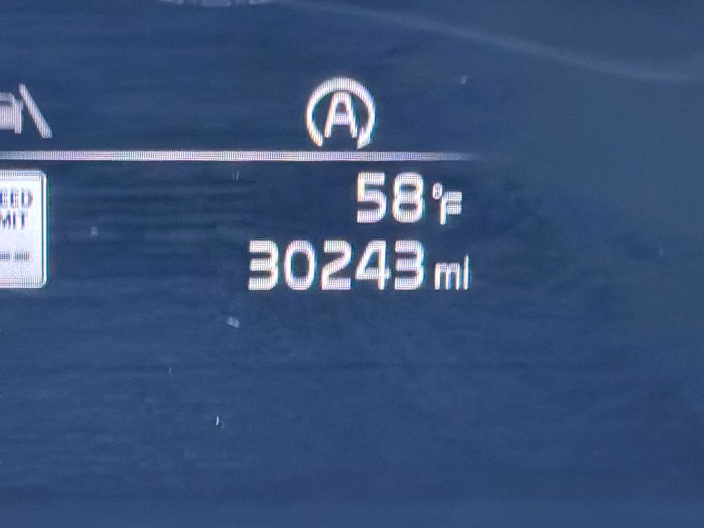 Used 2024 Kia Telluride EX w/ EX Captain's Chair Package image 30