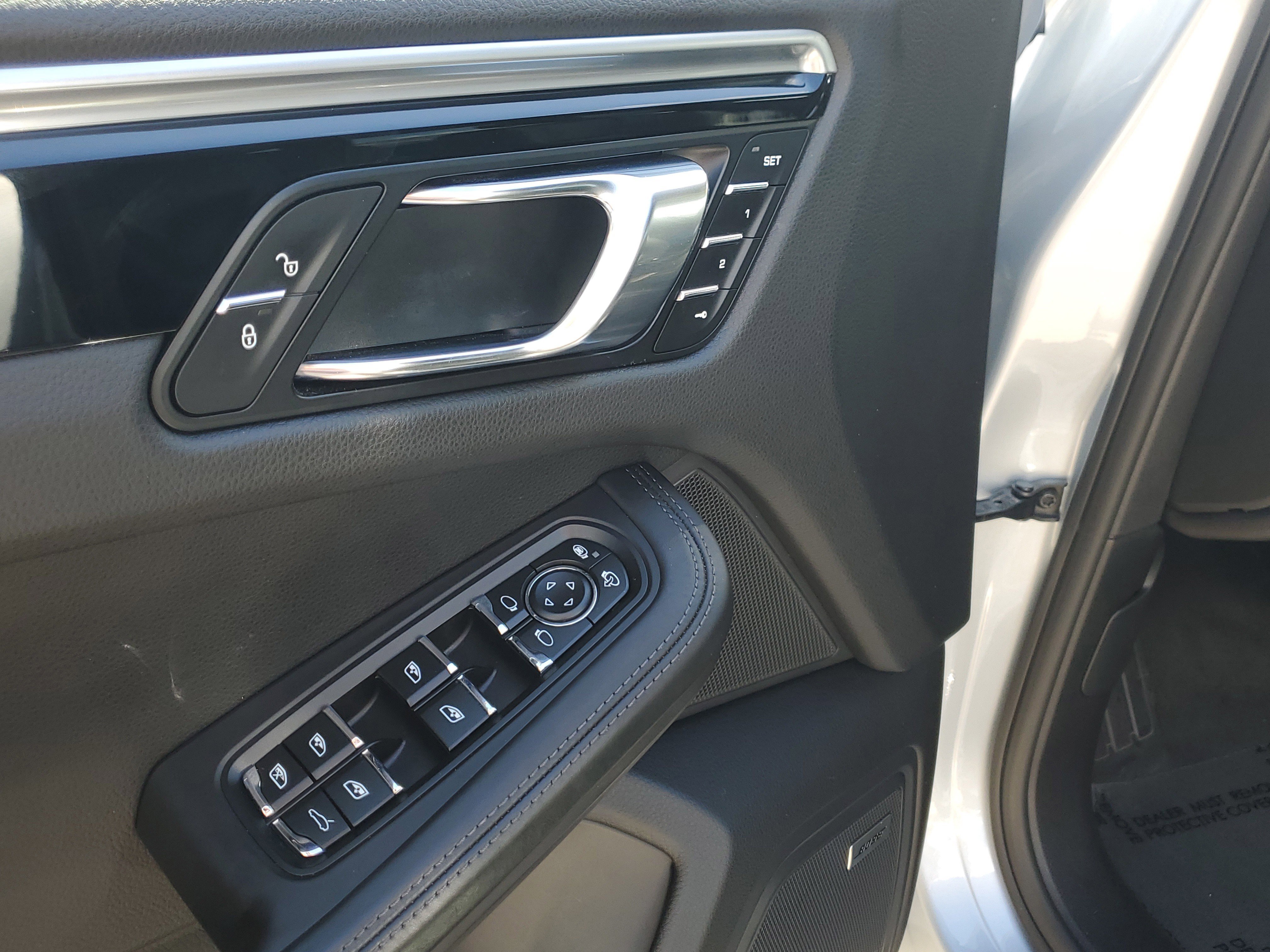 Used 2018 Porsche Macan image 19