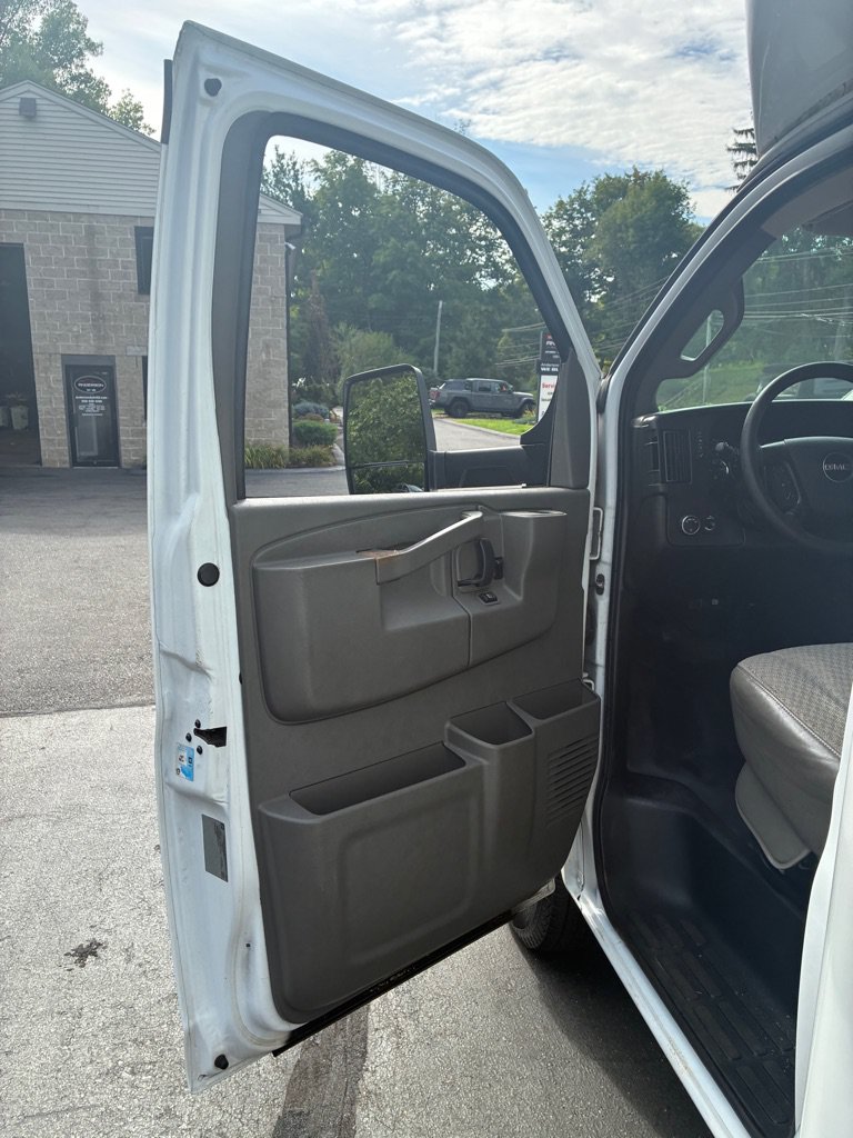 Used 2016 GMC Savana 3500 RWD image 28
