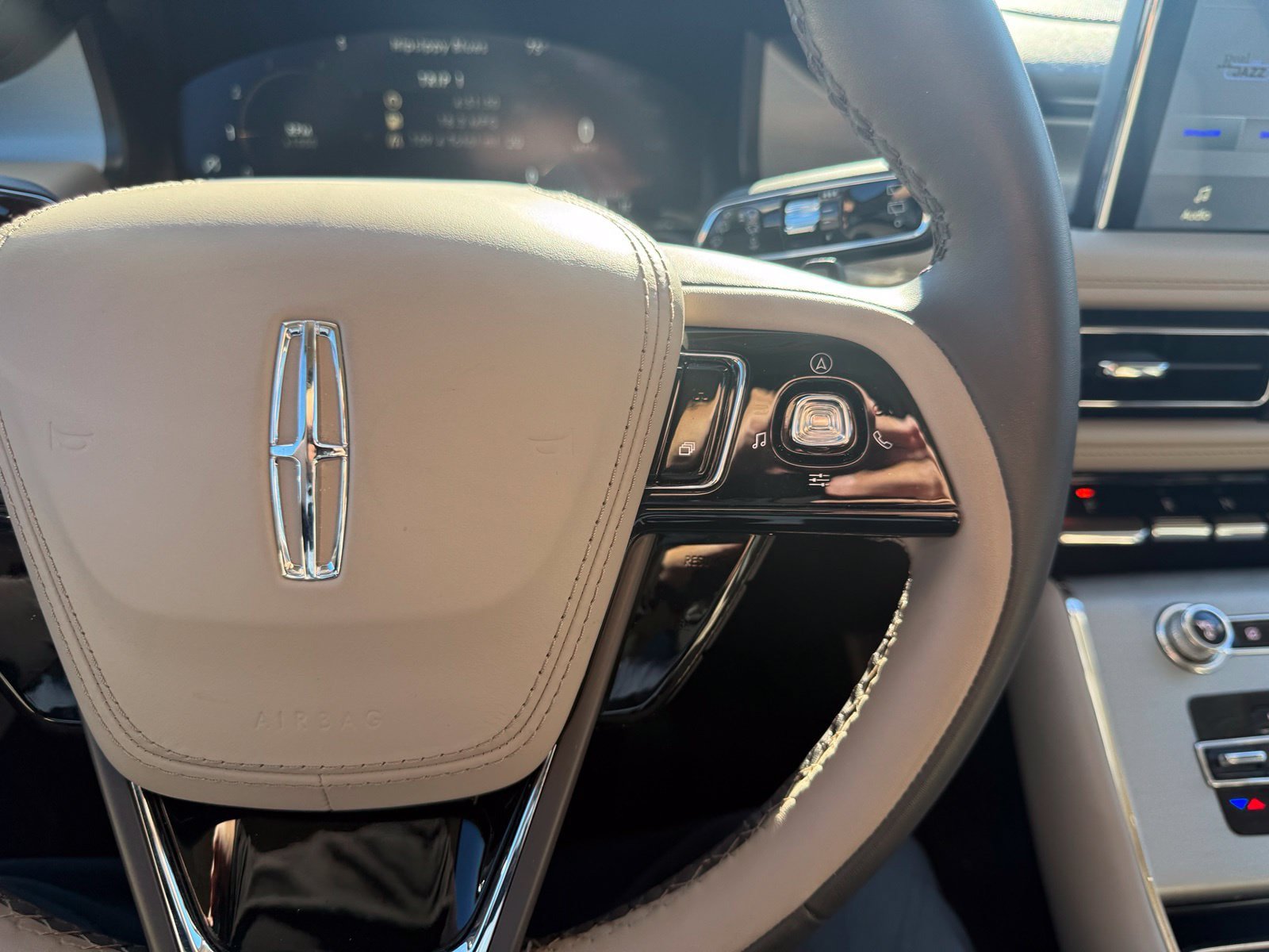 Used 2024 Lincoln Aviator 2WD image 20